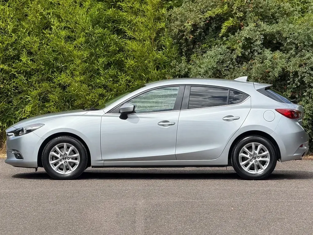 Used Mazda 3 121 HP (88 kW) 2017 Silver Hatchback