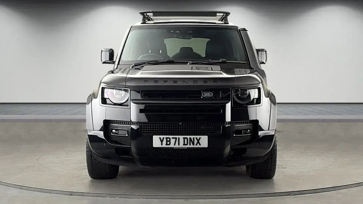 Used Land Rover Defender HSE Dynamic 300 HP (220 kW) 2021 Santorini black SUV