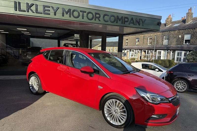 Used Vauxhall Astra Elite 136 HP (100 kW) 2017 Red Hatchback