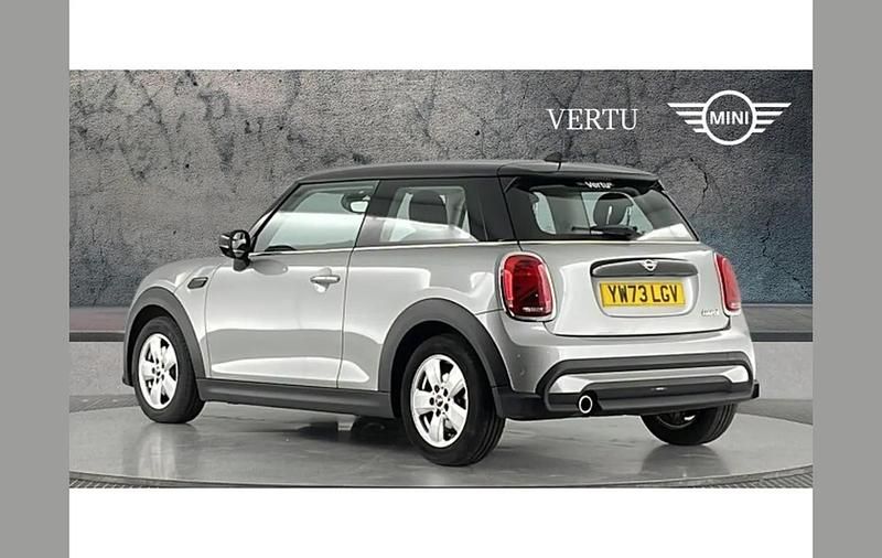 Begagnad Mini Cooper Classic 136 HK (100 kW) 2022 Silver Halvkombi