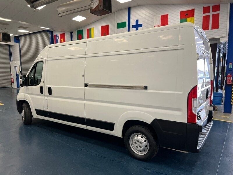 Used Peugeot Boxer 130 HP (95 kW) 2018 White Van