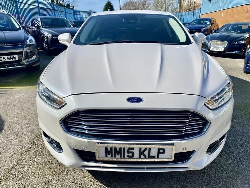 Used Ford Mondeo Titanium 180 HP (132 kW) 2015 White Hatchback