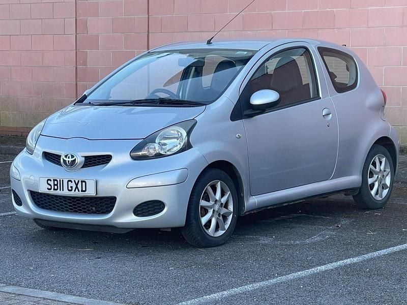 Used Toyota Aygo 68 HP (50 kW) 2011 Silver Hatchback