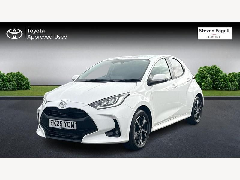 Used Toyota Yaris Hybrid Design 2025 White Hatchback