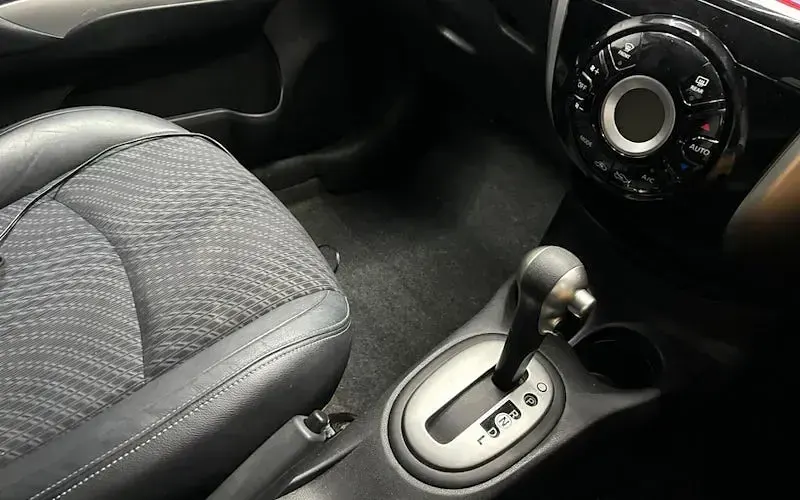Used Nissan Note S 98 HP (72 kW) 2014 White Hatchback