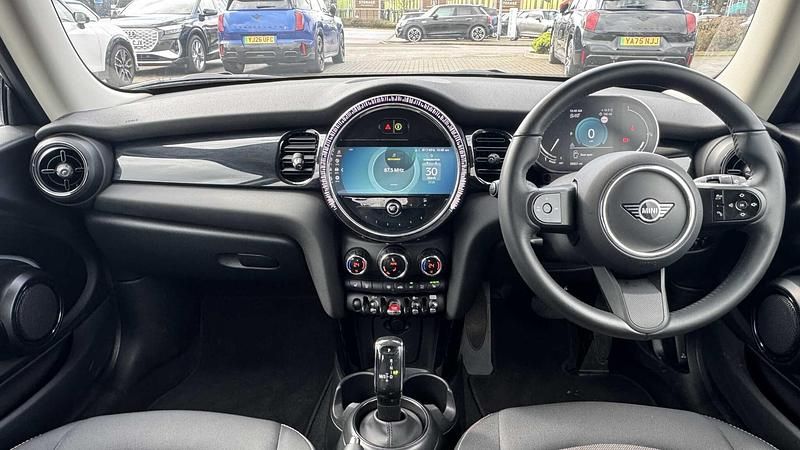 Used Mini Cooper Classic 134 HP (98 kW) 2023 White Hatchback