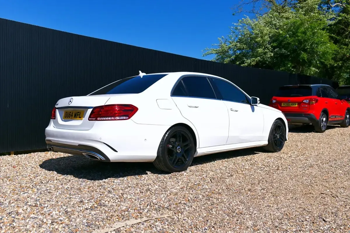 Begagnad Mercedes E220 AMG line 177 HK (130 kW) 2014 Vit Sedan