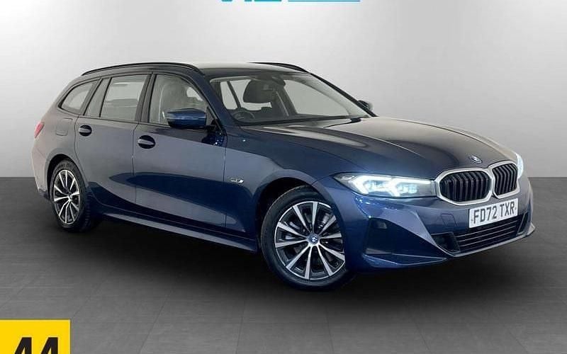 Used BMW 330e Sport Line 292 HP (214 kW) 2023 Blue Estate