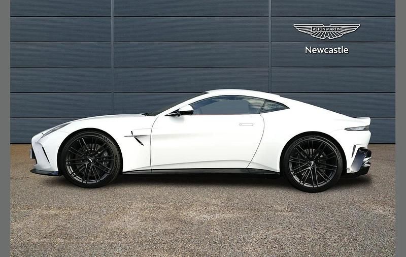 New Aston Martin V8 Vantage 665 HP (489 kW) 2025 White Coupe