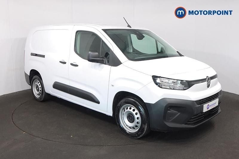 White New 2025 Citroën Berlingo MPV | £17,049 (Good price) - Image 1/4
