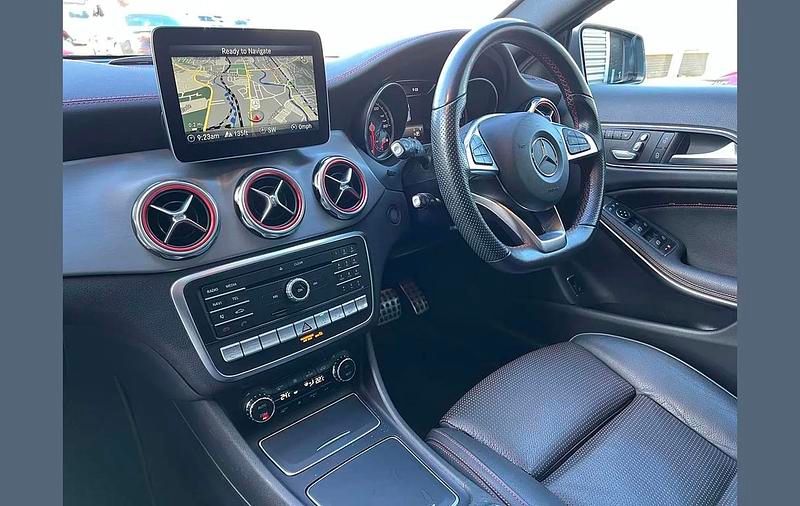 Used Mercedes GLA250 AMG Line Premium Plus 207 HP (152 kW) 2019 Grey SUV