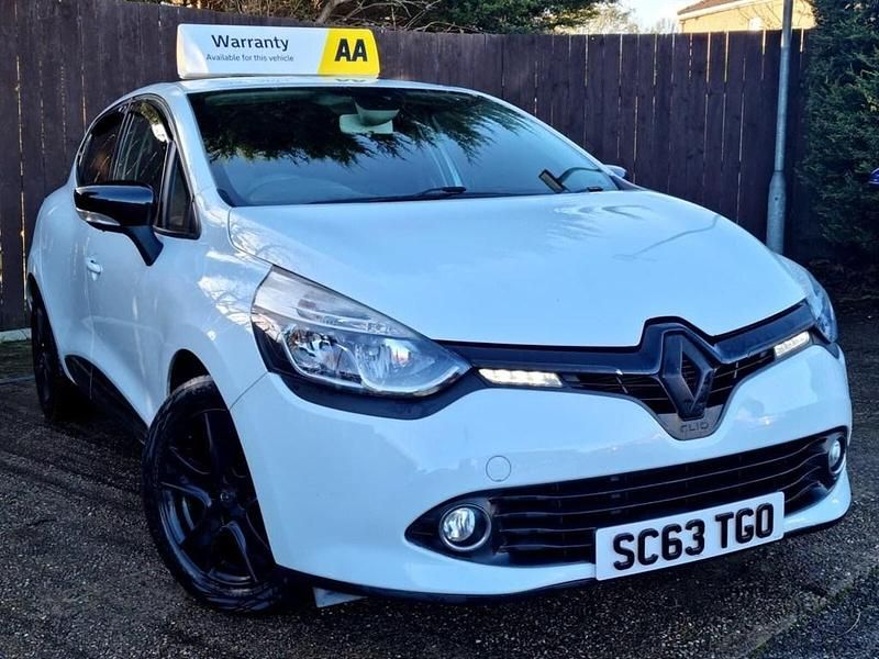 Used Renault Clio IV Dynamique 75 HP (55 kW) 2014 White Hatchback
