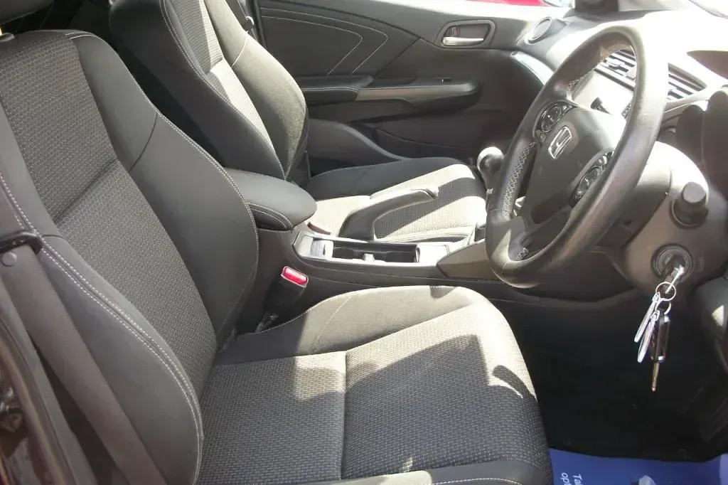 Used Honda Civic SE Plus 100 HP (73 kW) 2017 Black Hatchback