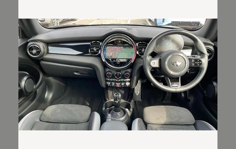 Used Mini Cooper Premium 136 HP (100 kW) 2024 Green Hatchback