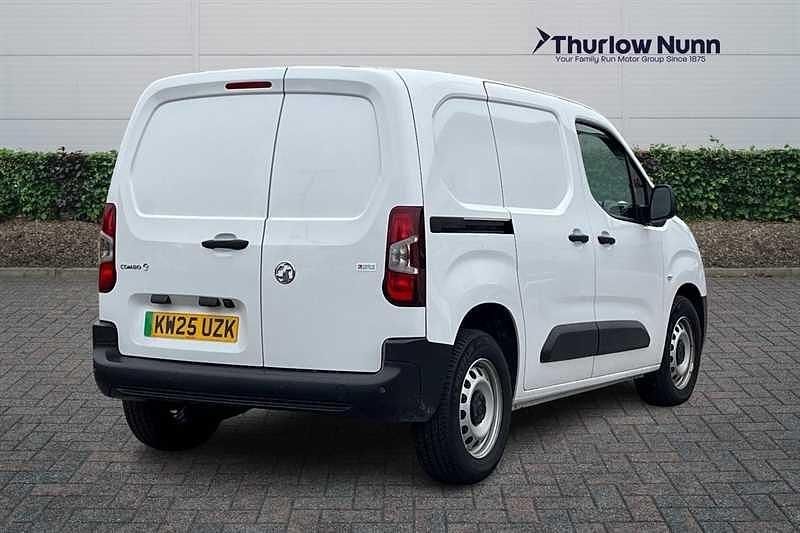 Used Vauxhall Combo 100 kW (136 HP) 2025 White MPV