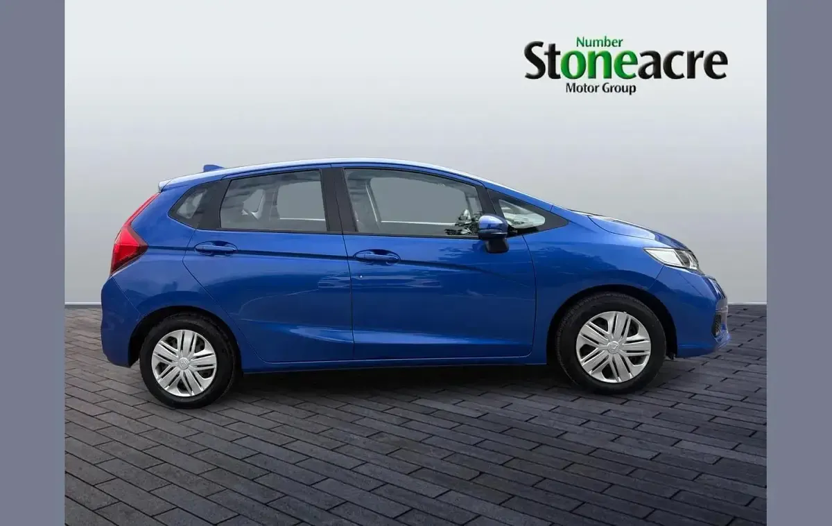 Używany Honda Jazz S 102 KM (75 kW) 2019 Niebieski Hatchback