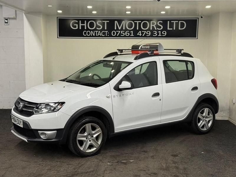 Used Dacia Sandero Lauréate 90 HP (66 kW) 2014 White Hatchback