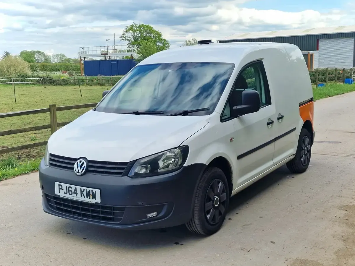 Begagnad VW Caddy 74 HK (54 kW) 2014 Vit Minibuss