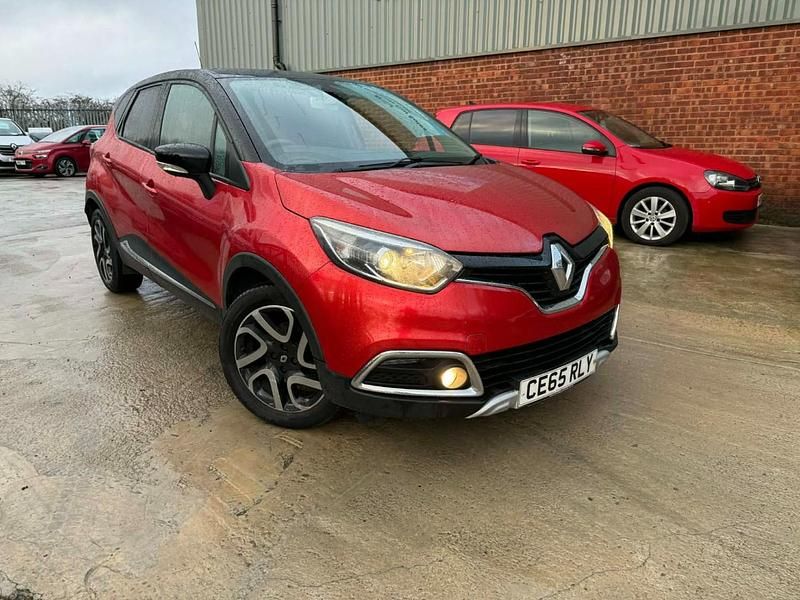 Used Renault Captur Signature 110 HP (80 kW) 2015 Red SUV