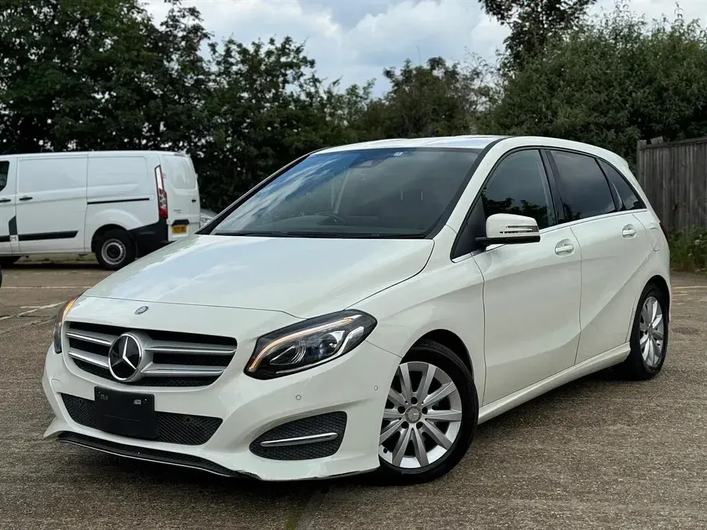 Used Mercedes B180 122 HP (89 kW) 2016 White Hatchback