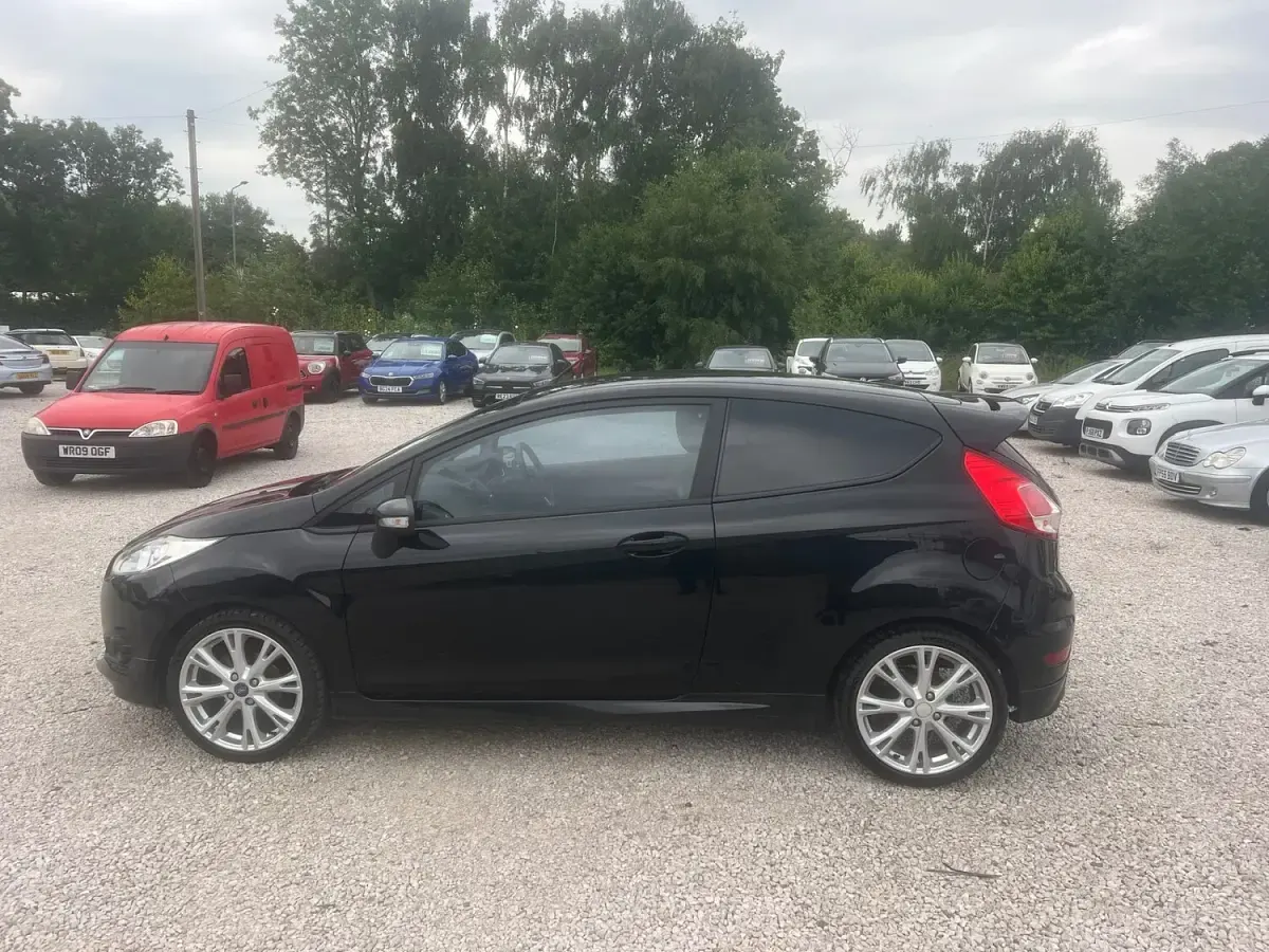 Used Ford Fiesta Sport 75 HP (55 kW) 2015 Black Hatchback