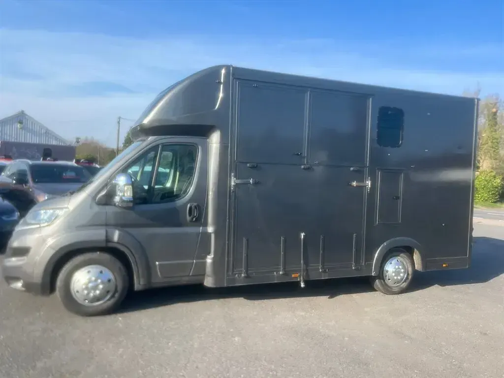Used Citroën Relay 140 HP (102 kW) 2020 White Van
