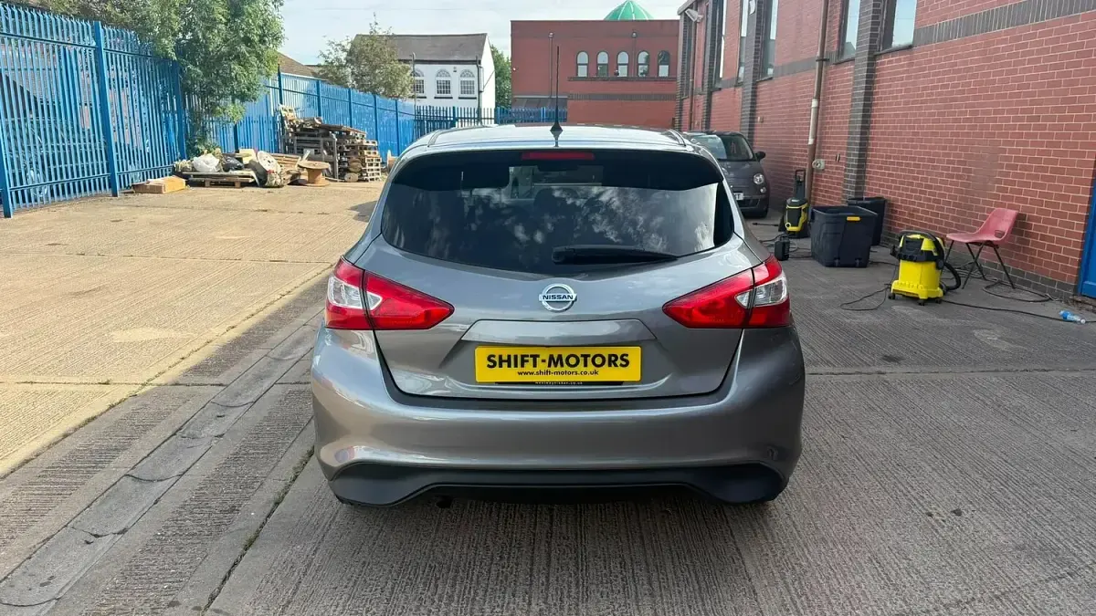 Used Nissan Pulsar N-Connecta 115 HP (84 kW) 2017 Grey Hatchback