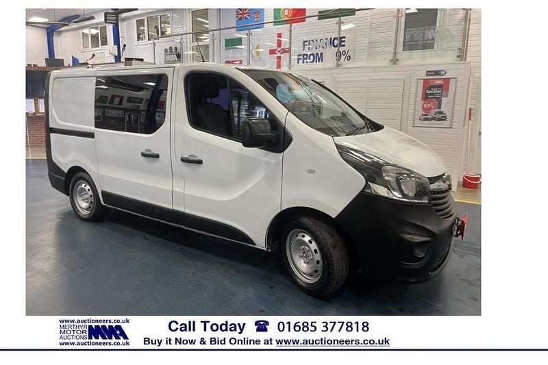 White Used 2015 Vauxhall Vivaro Van | £2,900 (Good price) - Image 1/4