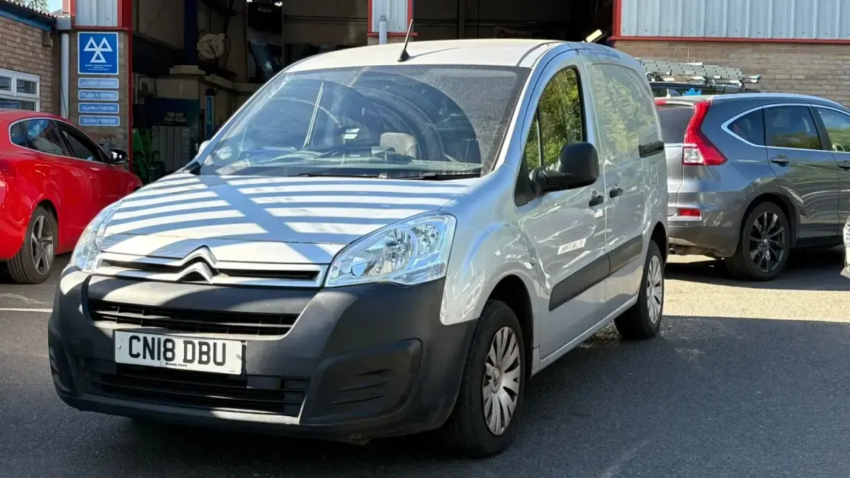 Usado Citroën Berlingo 100 HP (73 kW) 2018 Prateado Monovolume