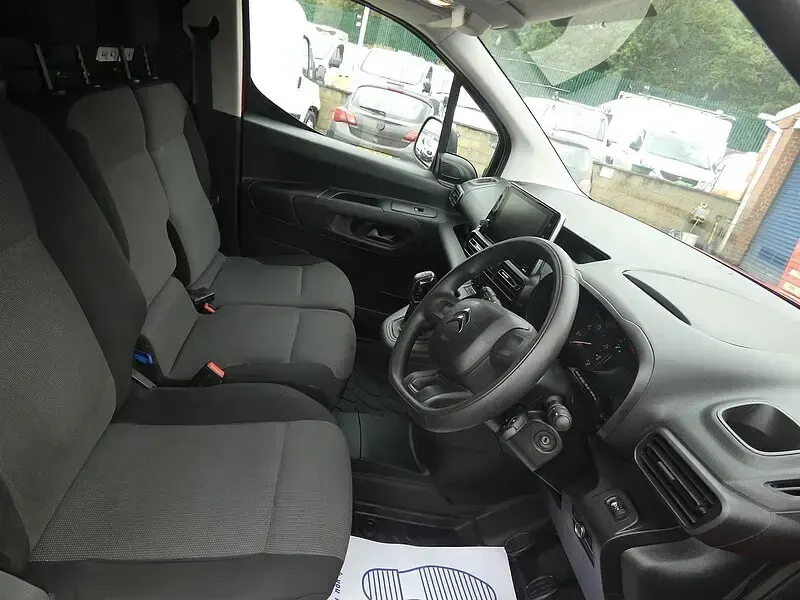 Used Citroën Berlingo Start 75 HP (55 kW) 2020 Red MPV
