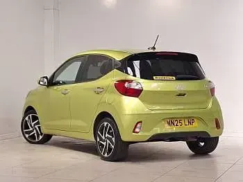 Used Hyundai i10 Premium 84 HP (61 kW) 2025 Green Hatchback