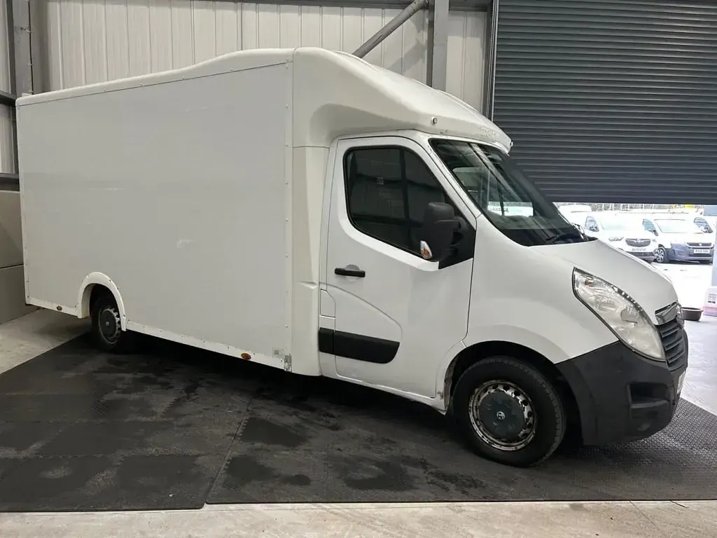 Second-hand Vauxhall Movano 125 CP (91 kW) 2017 Alb Monovolum
