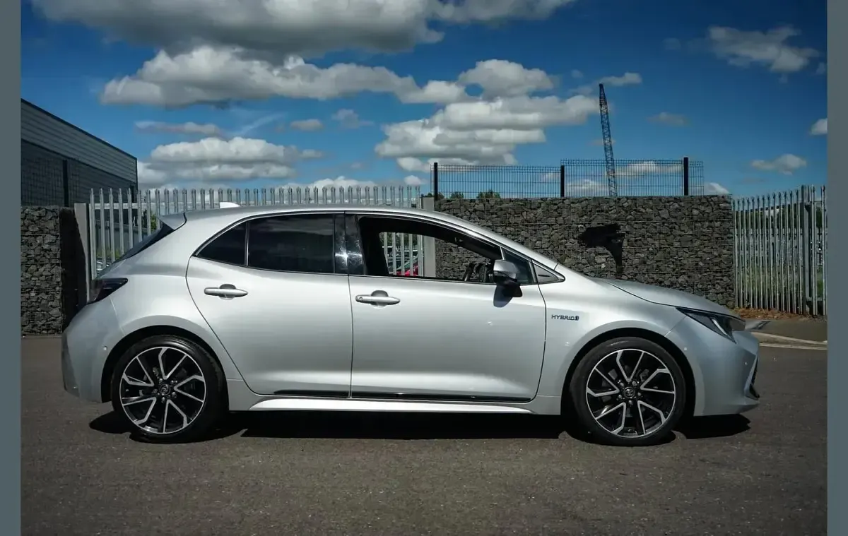 Used Toyota Corolla 180 HP (132 kW) 2020 Silver Hatchback