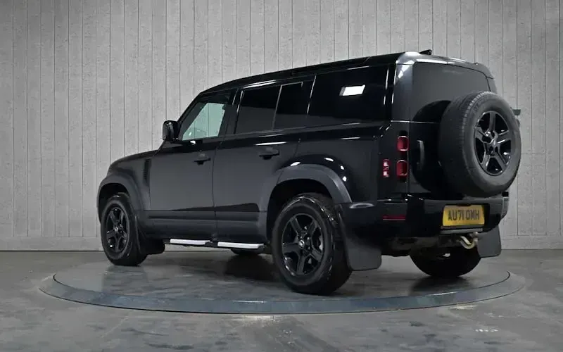 Used Land Rover Defender 249 HP (183 kW) 2023 SUV