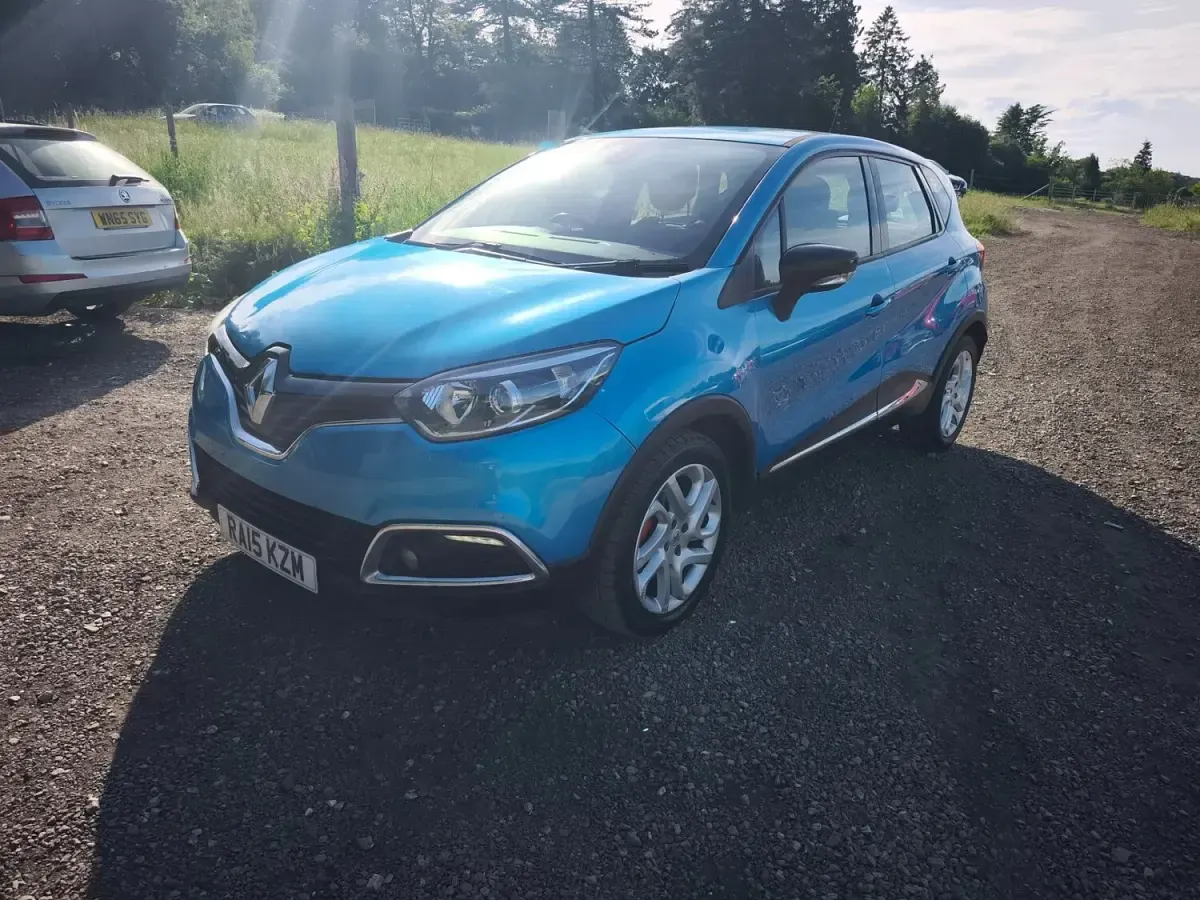 Used Renault Captur Dynamique 90 HP (66 kW) 2015 Blue SUV