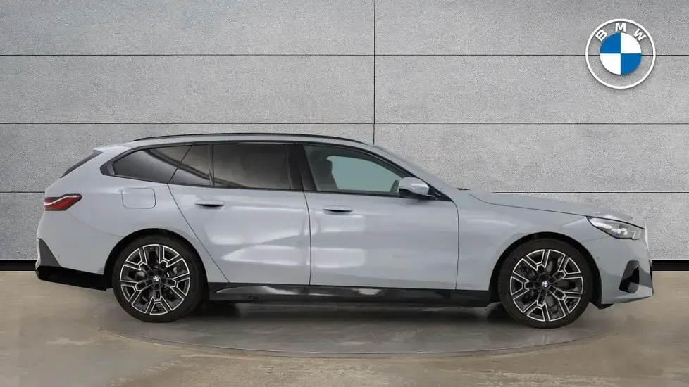 Used BMW 550e M Sport 482 HP (354 kW) 2026 Grey Estate