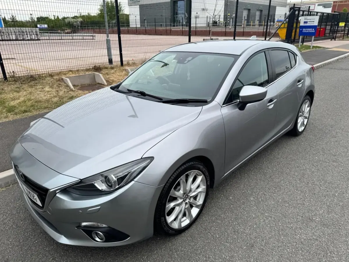 Begagnad Mazda 3 Inclusive 165 HK (121 kW) 2015 Silver Halvkombi