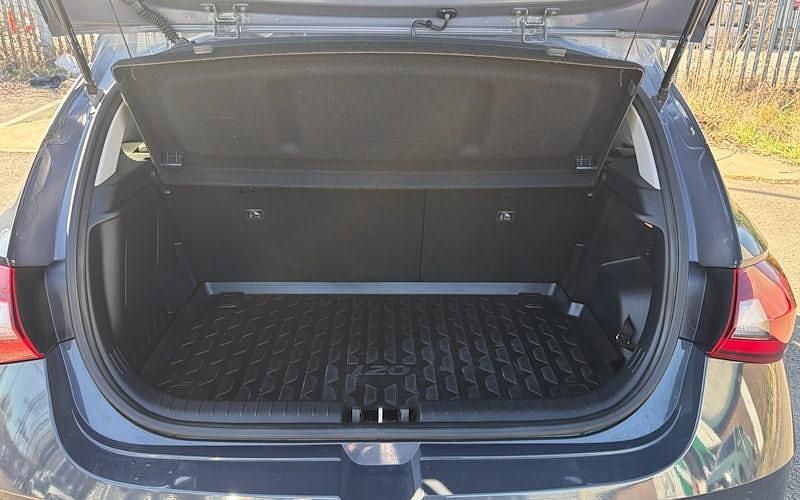 Used Hyundai i20 Premium 101 HP (74 kW) 2023 Hatchback