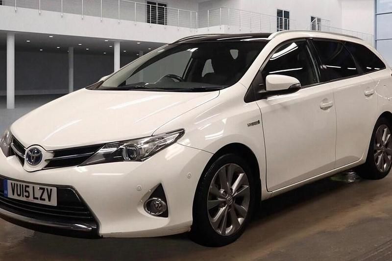 Used 2015 Toyota Auris Touring Sports Estate | £8,790 (Fair price) - Image 1/1