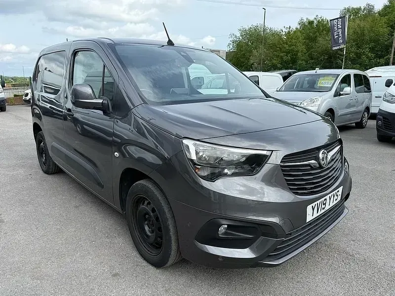 Usado Vauxhall Combo Sportive 100 CV (73 kW) 2019 Gris Monovolumen
