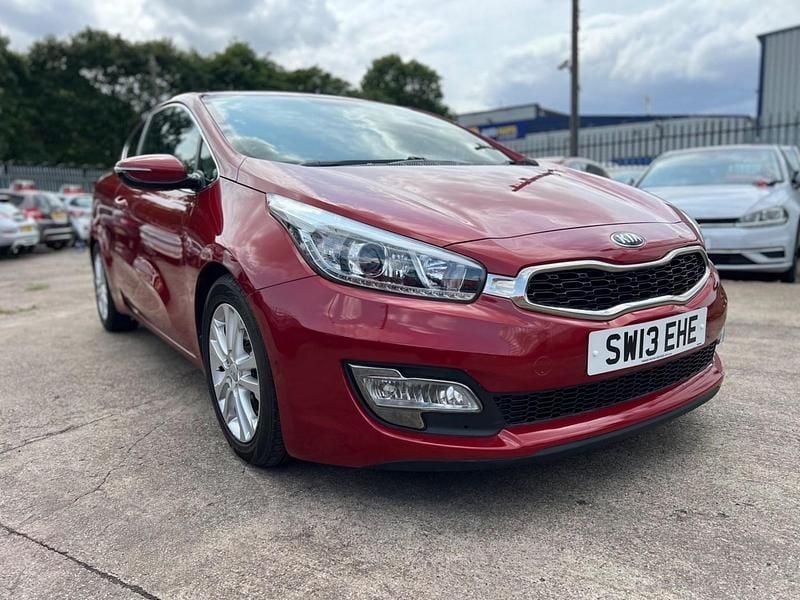 Red Used 2013 Kia ProCeed Hatchback | £3,400 (Fair price) - Image 1/4