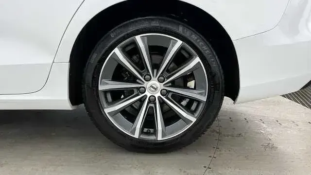 Used Volvo V60 Momentum 161 HP (118 kW) 2022 White Estate