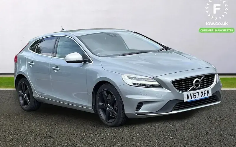 Used Volvo V40 R-Design 122 HP (89 kW) 2019 Hatchback