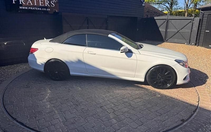 Usado Mercedes E220 AMG 170 HP (125 kW) 2013 Branco Cabrios