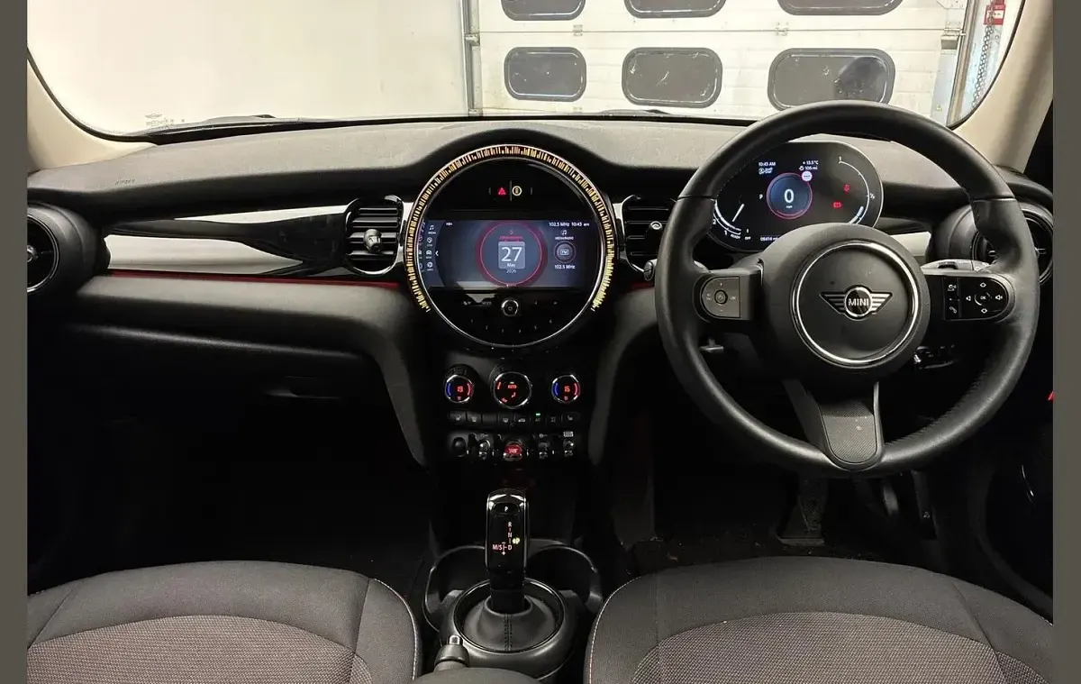 Used Mini Cooper Classic 134 HP (98 kW) 2024 Silver Hatchback