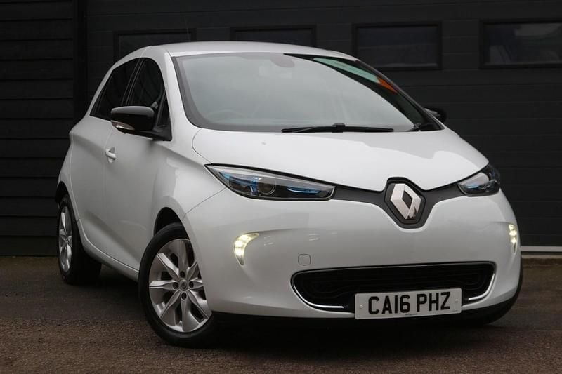 Used Renault Zoe Dynamique 64 kW (88 HP) 2016 White Hatchback