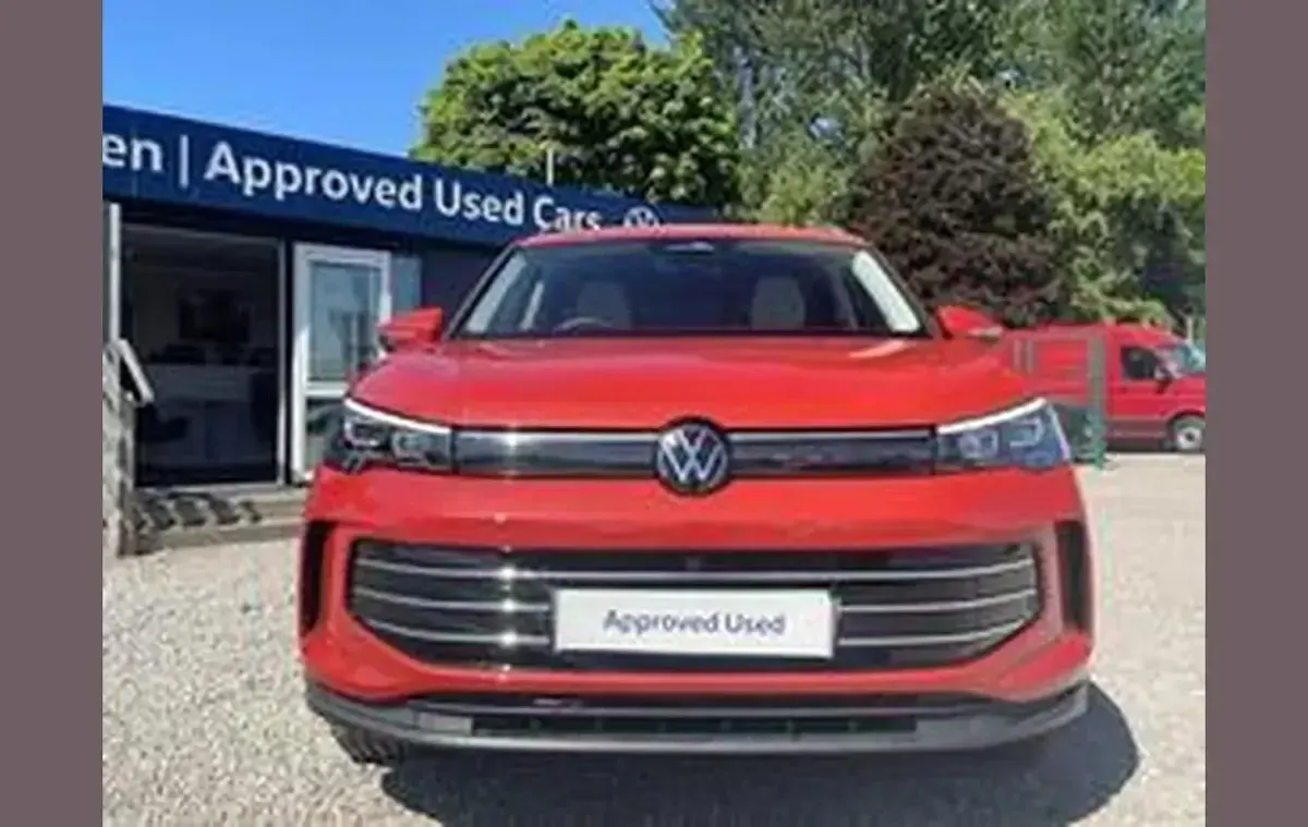 Used VW Tiguan Elegance 148 HP (108 kW) 2025 Red SUV