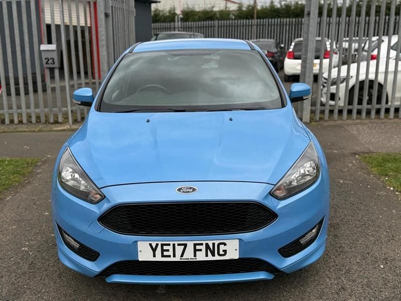 Used Ford Focus ST-Line 125 HP (91 kW) 2017 Blue Hatchback