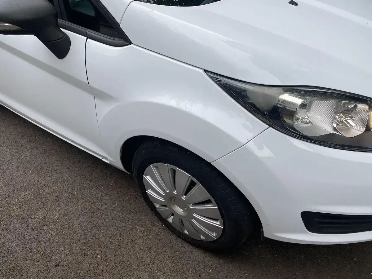 Used Ford Fiesta 75 HP (55 kW) 2015 White Hatchback