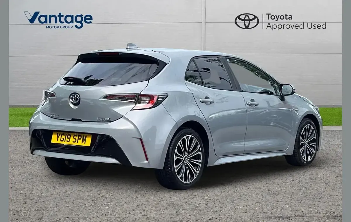 Used Toyota Corolla Design 120 HP (88 kW) 2019 Grey Hatchback